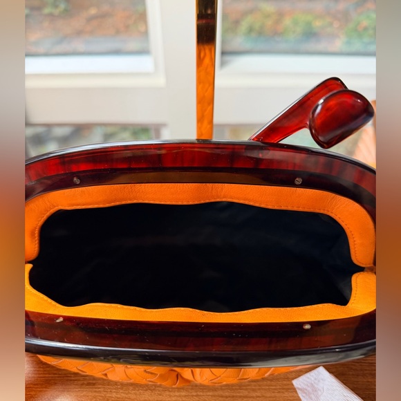 BOTTEGA VENETA Vintage 80’s Intrecciato  Leather Clutch with Lucite frame - Picture 8 of 9
